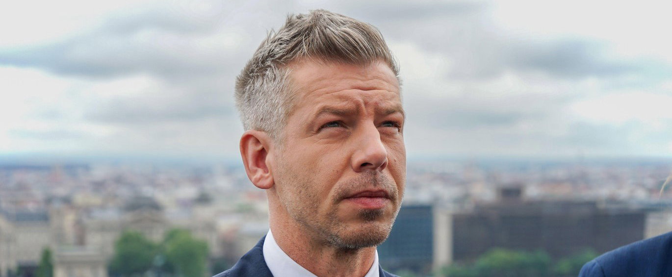 Átírhatja a titkosszolgálatok erőviszonyait Magyar Péter újabb lépése