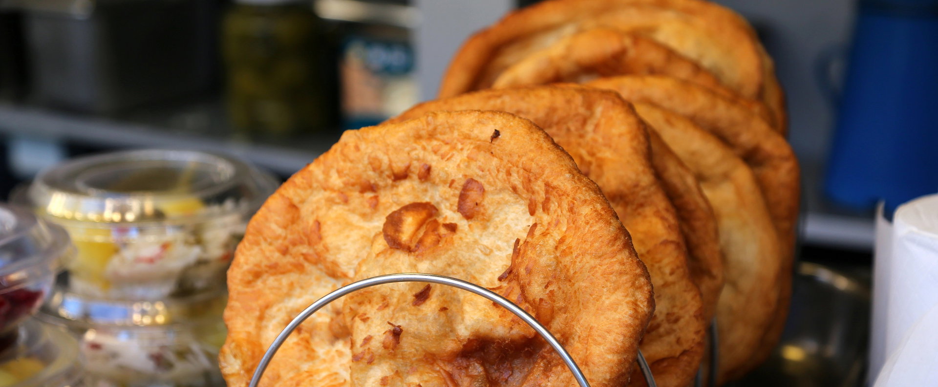 Szétszedtük egy balatoni lángos árát – ezt fizeted meg valójában, nem csak a tésztát