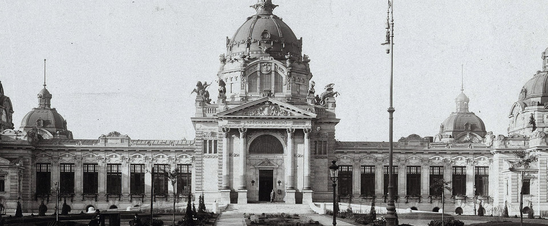 Ön is sakkozott már a gőzölgő vízben? Ezt biztosan nem tudta a 110 éves Széchenyi fürdőről!