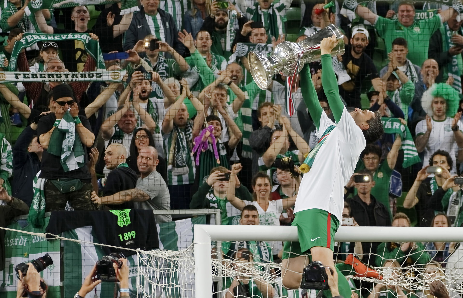 Világbajnokkal érkezik a Real Madrid Budapestre, szenzációs ötlettel álltak elő a Fradi-szurkolók