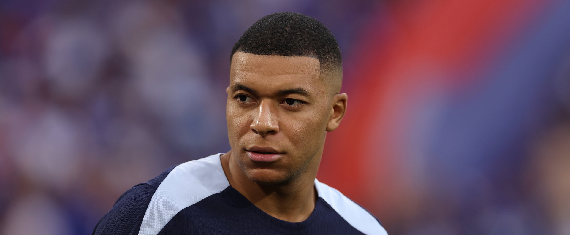 Megtörtén a jég, Mbappé végre megmutatta bikinitangás barátnőjét, leolvadt az internet