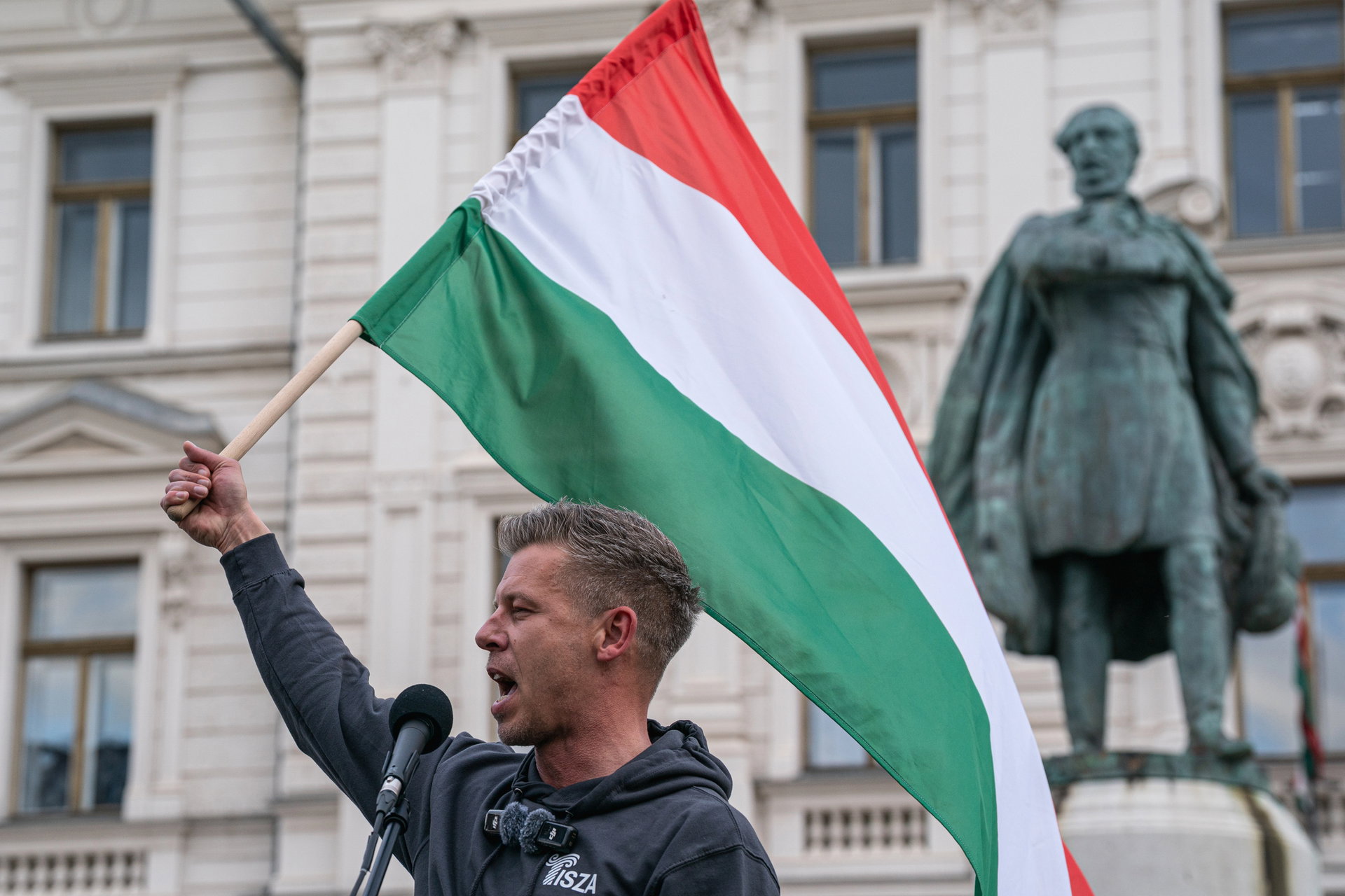 Megmaradhat Magyar Péter mentelmi joga: egyetlen tiszás képviselő kiadását javasolja a mentelmi bizottság