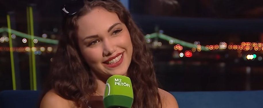 „Ne akarj apukád lenni” - Kóbor Léna bikiniben jelentette be, rögtön brutálisan nekiestek az emberek