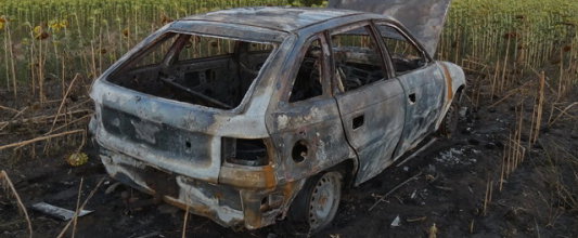 Elképesztő ámokfutás a Velencei-tónál - 150-nel menekült a rendőrök elől, majd lángba borult az autója