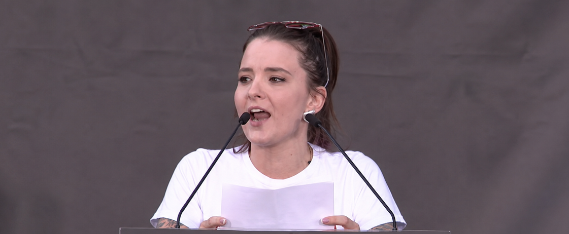 Durva támadás érte az utcán Tóth Elizabethet, Magyar Pétert okolják a történtekért