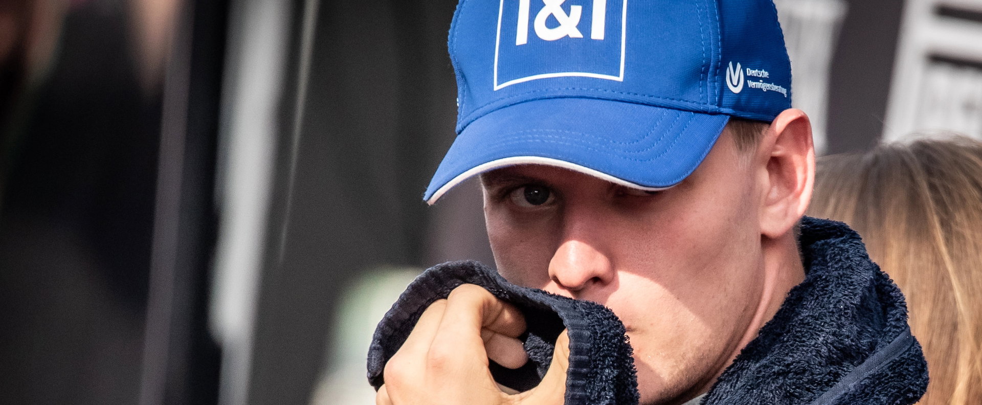 A bögyös bosnyák bestia előbb a Schumacher fiút, most a világ legjobb teniszezőjét terítette le