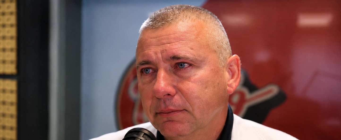 A könnyeivel küszködött Ruszin-Szendi Romulusz: 11 és 14 óra között az egész ország a pilótáért imádkozik