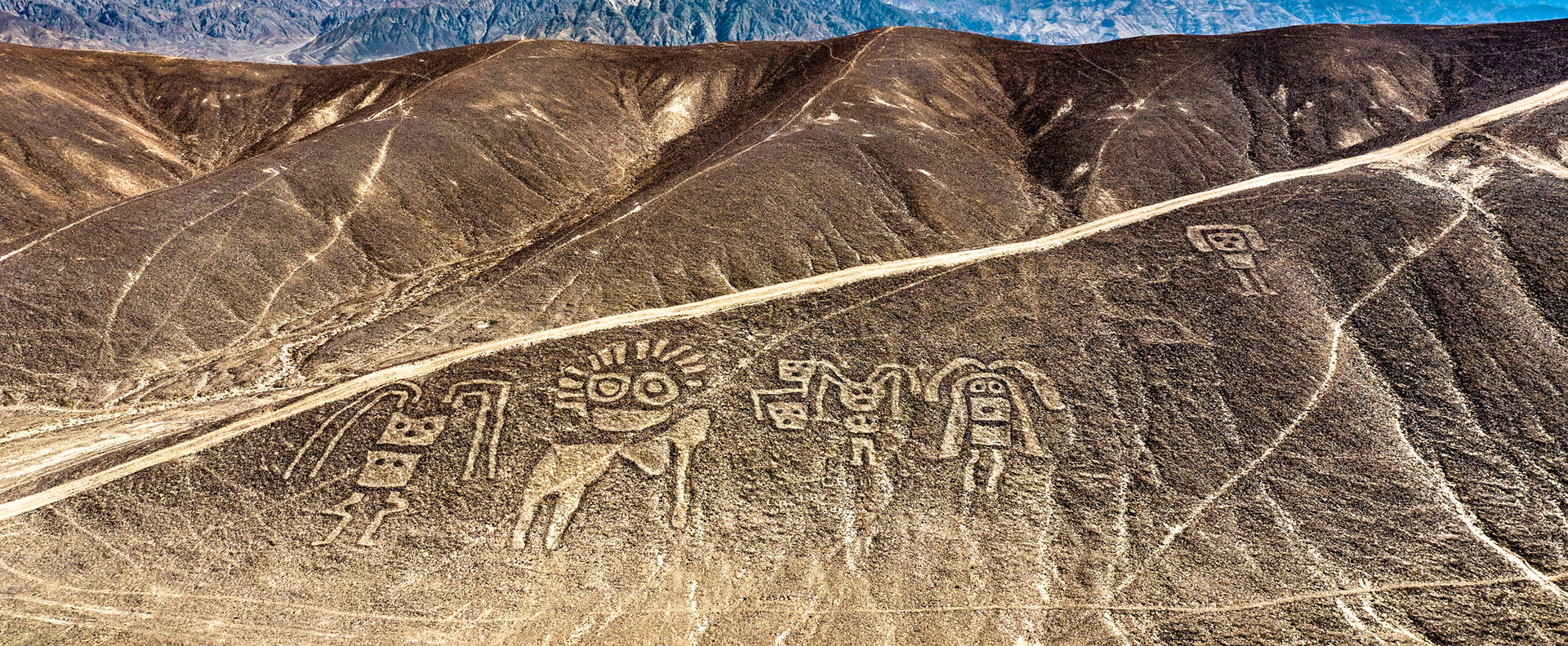 A tudósok azonnal leszálltak a repülőről, 300 új Nazca-vonalat észleltek a sivatagban
