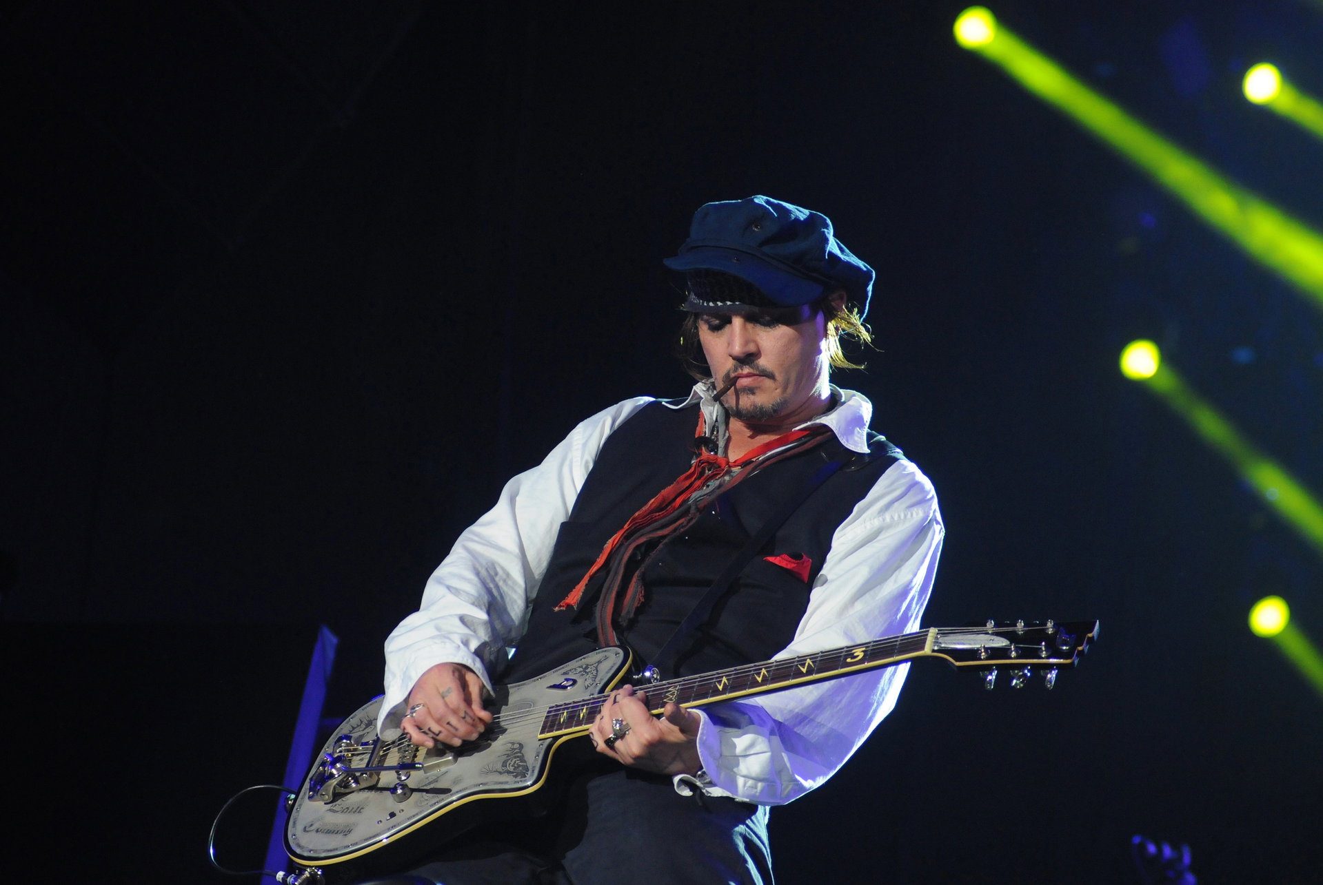 Budapestre érkezik Johnny Depp és együttese, a Hollywood Vampires