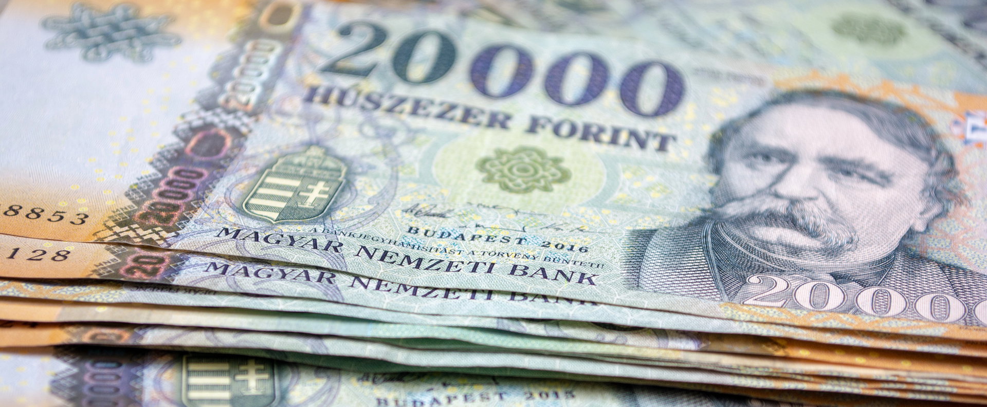 Mégsem lehet teljes az idősek öröme? 120 ezer forint lesz a minimálnyugdíj, de van egy kis bökkenő