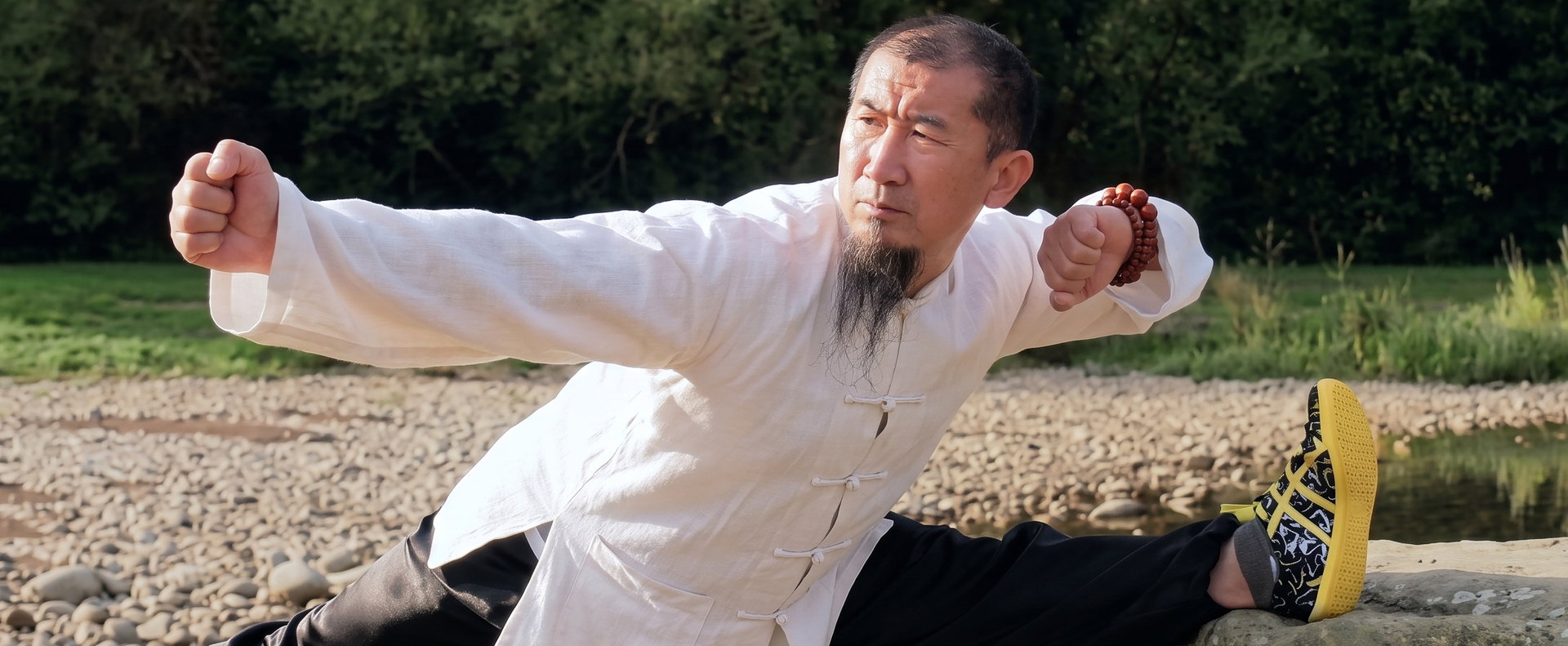Hatévesen adták el a Shaolin templomba a nincstelen kínai fiút - Ma magyar feleségével nokedlit eszik és a hazai pálinkára esküszik a kungfu bajnok