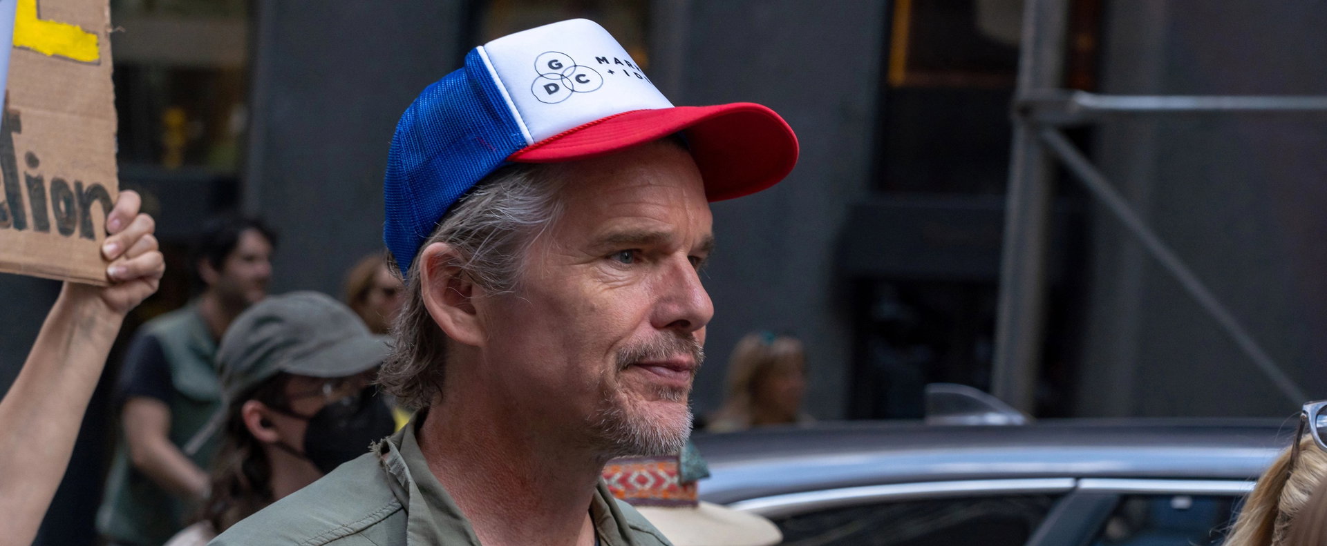 Ethan Hawke egy kétes aranybizniszbe keveredett, és ezért még a szabadságát is kockára tette