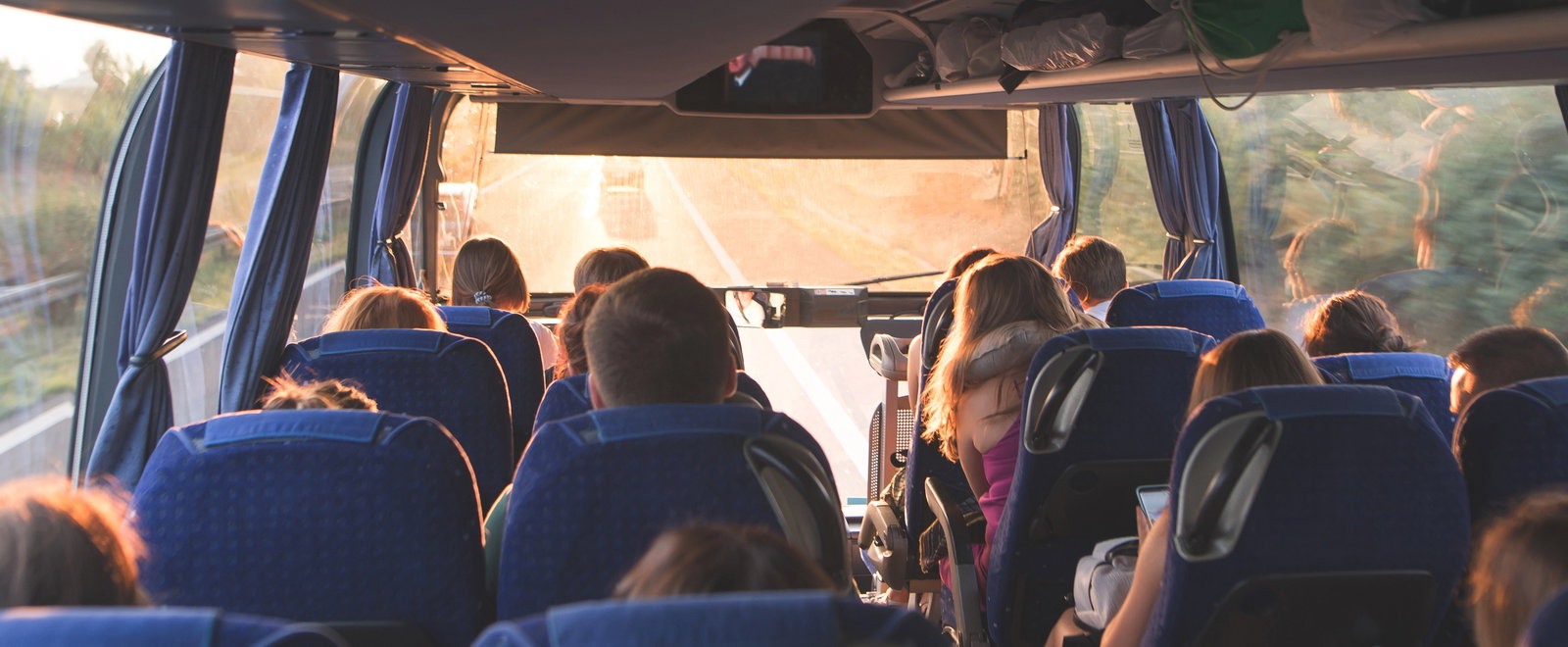 Döbbenetes fordulat a Franciaországban hagyott magyar gimnazisták ügyében - Kiderült az ok, amiért az éjszaka közepén leparancsolták őket a buszról
