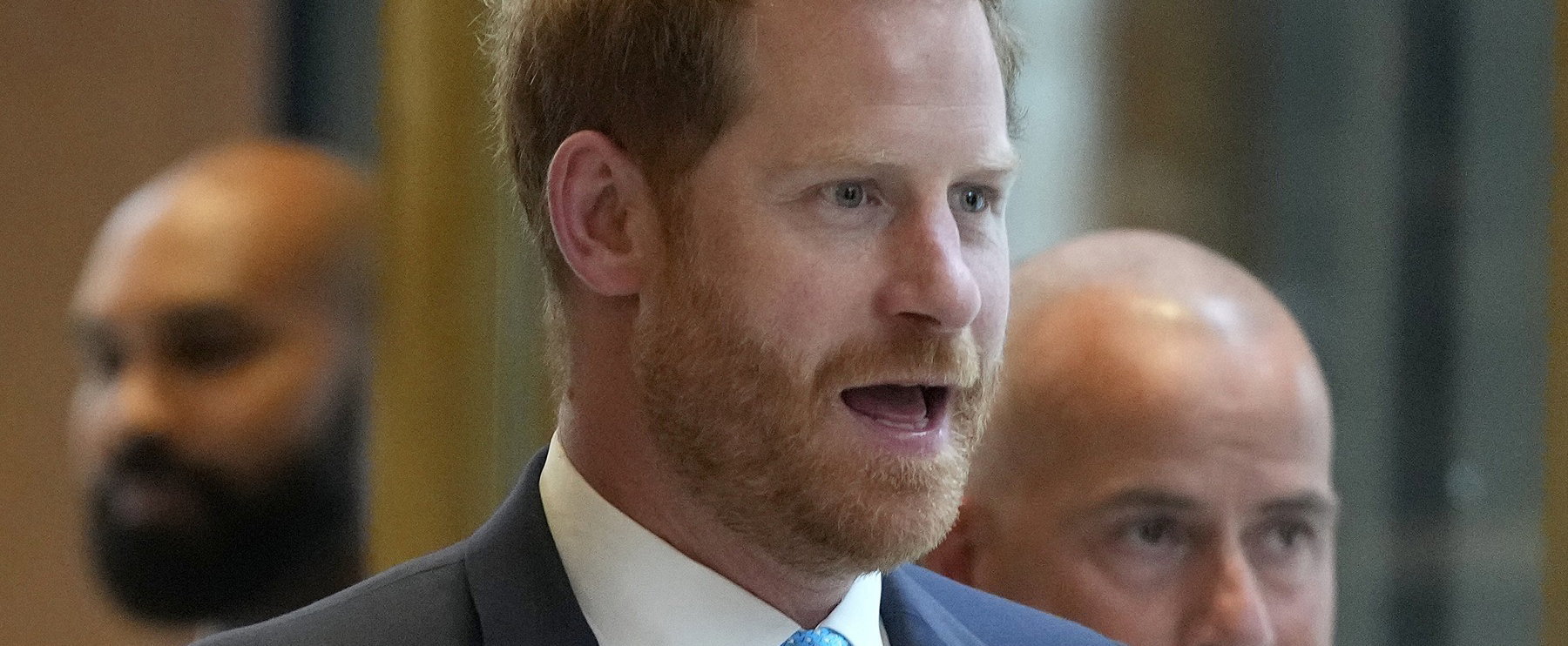 Harry herceg hazatért, most már csak azt kellene kitalálnia, mihez ért