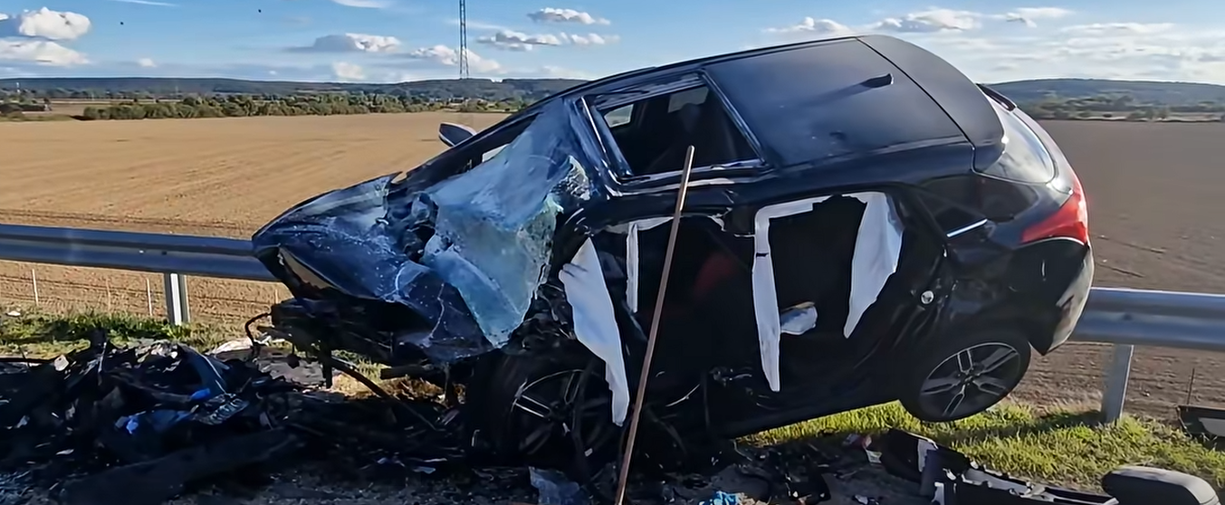 Meglehet a válasz az M80-as tragédiájára: 90 éves sofőr okozhatta a halálos balesetet