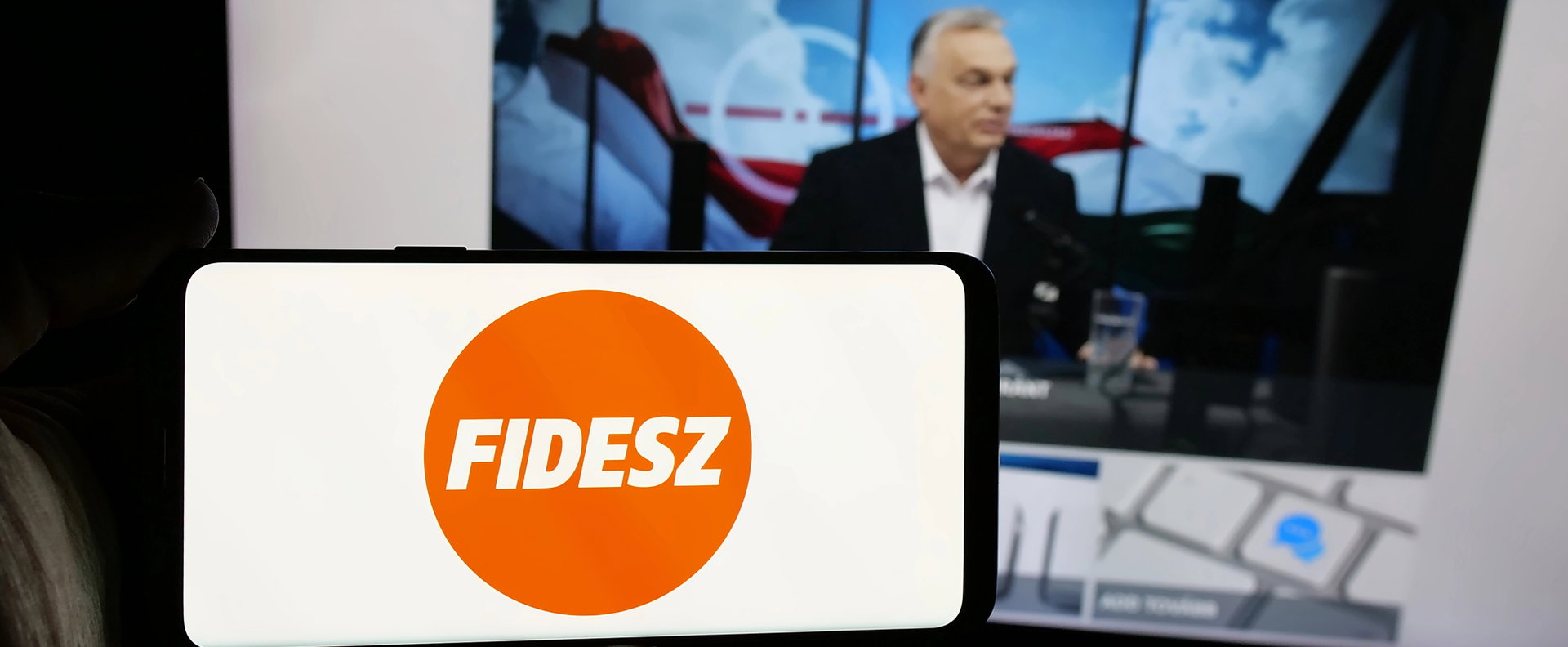 Bohócot csináltak a fideszes propagandistákból, őrületes poénvideó került fel a netre