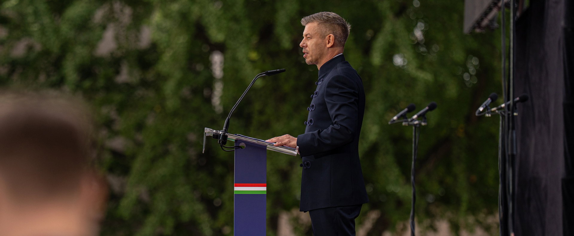 Ismét a Karmelitában tűnt fel Magyar Péter - nem hiszed el, miért járt Orbán Viktor korábbi munkahelyén a miniszterelnök