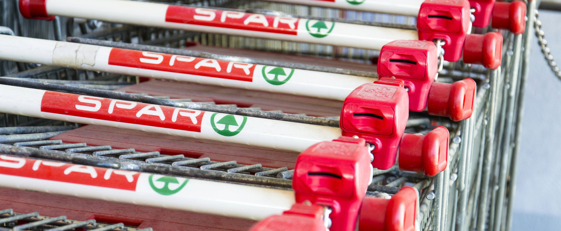 Szennyezett étel került a magyar boltok polcaira, a Spar és az Auchan is érintett