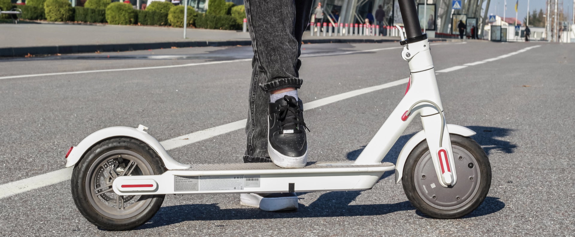 Magyar Péter bejelentette az elektromos rollerek használatára vonatkozó szigorítást, sokan mégis keményebb lépéseket várnak