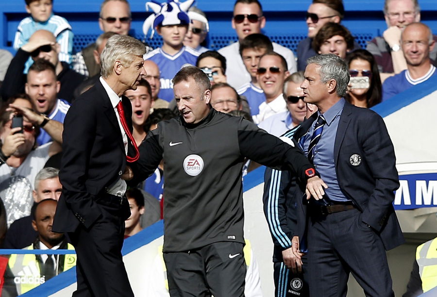 Wenger nekiment Mourinhonak