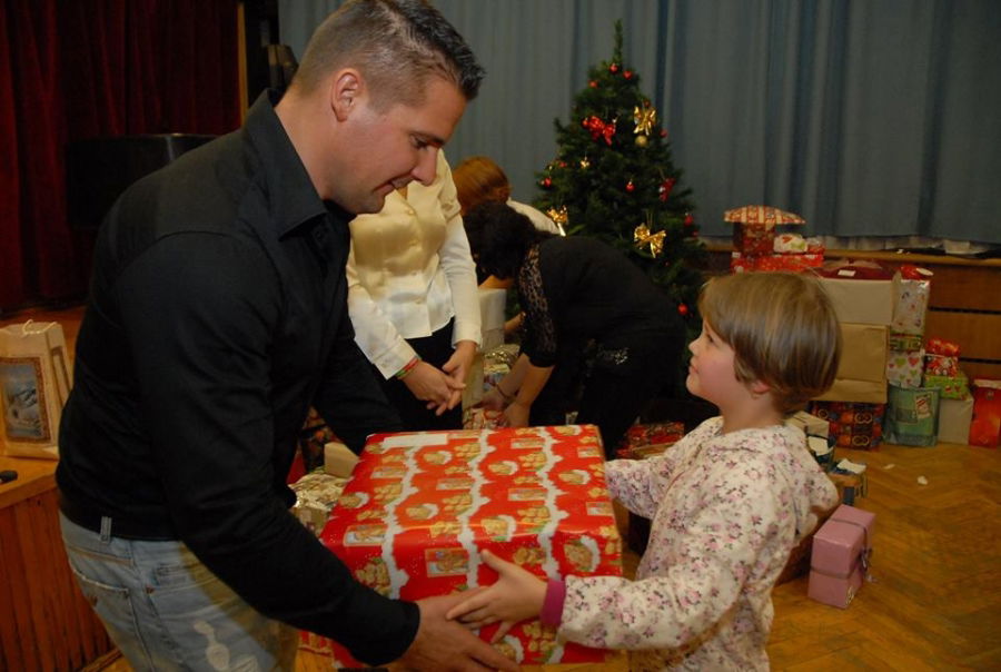 Karácsonyi ajándékgyűjtő akció - 130 ajándékcsomag került átadásra Szentesen