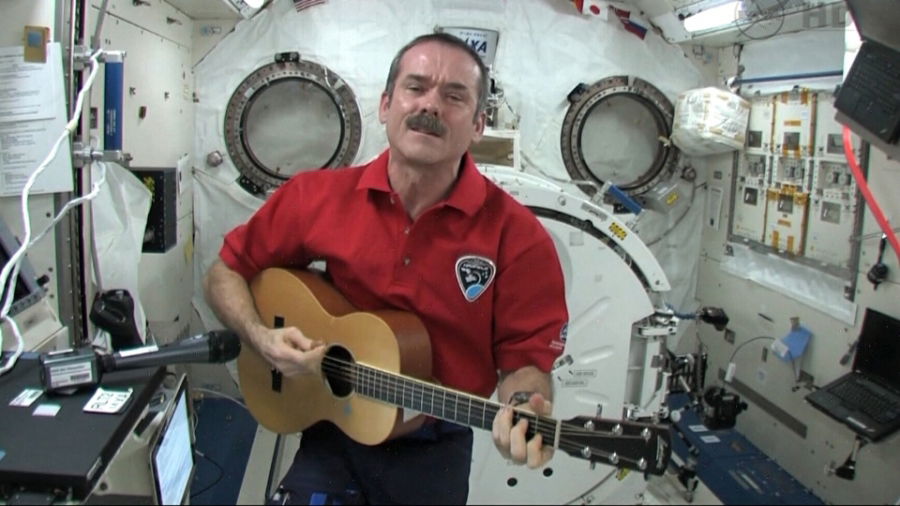 Zene az űrben: Chris Hadfield