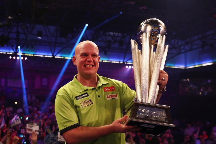 Másodszor zsebeli be a darts-vb trófeát van Gerwen