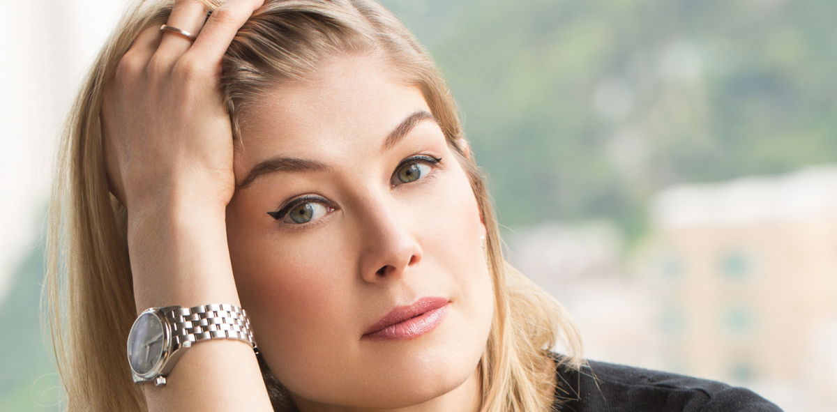 Budapesten forgat Rosamund Pike