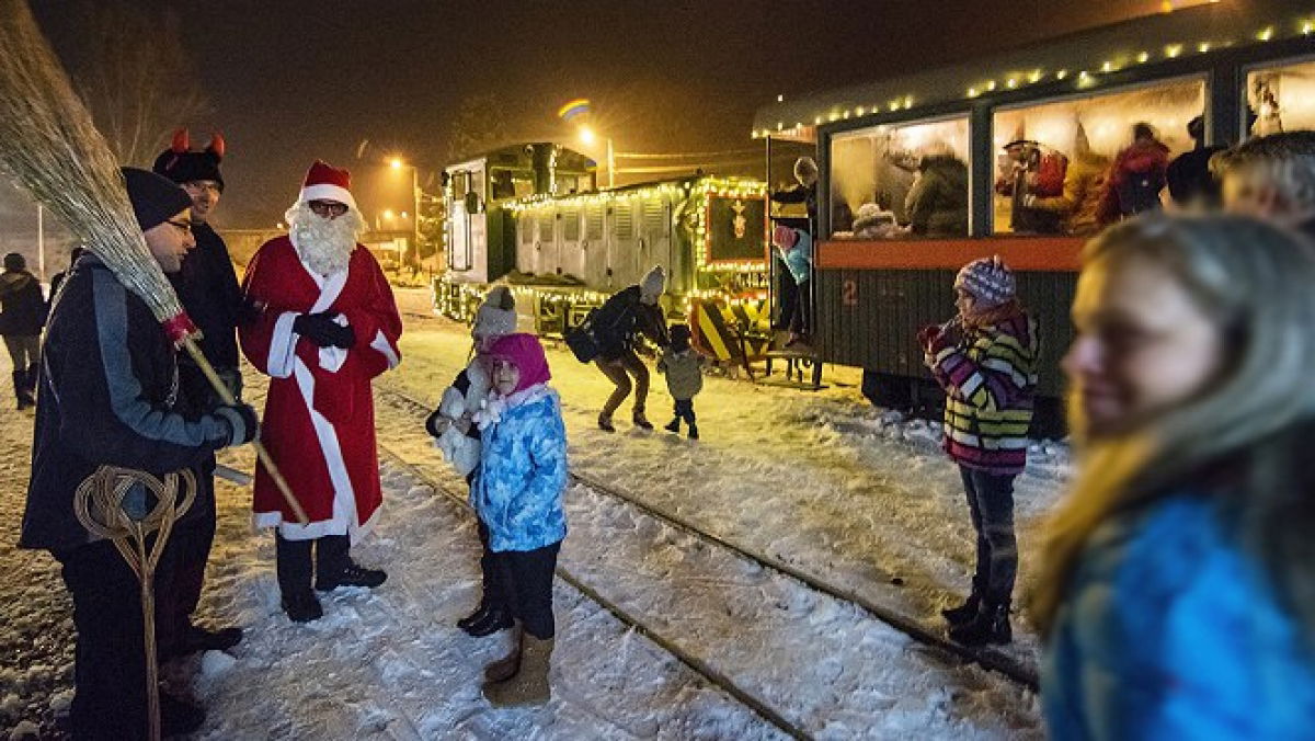 Mikulásvonatok szelik át a magyar hegyeket