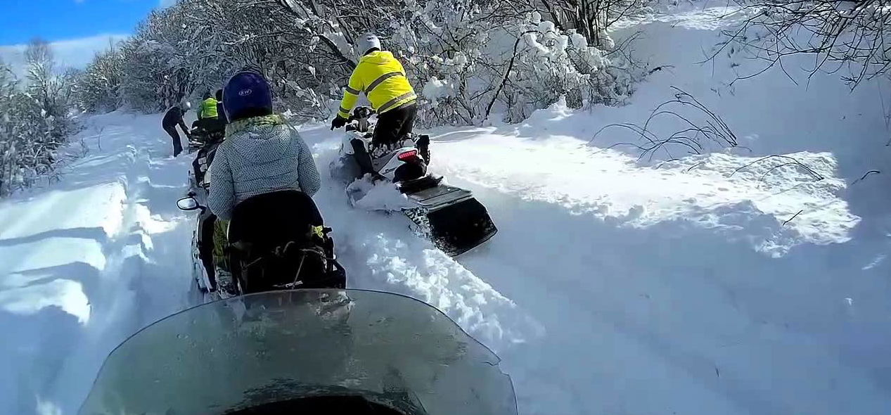 Motoros szánnal is túrázhatunk az országhatár közelében