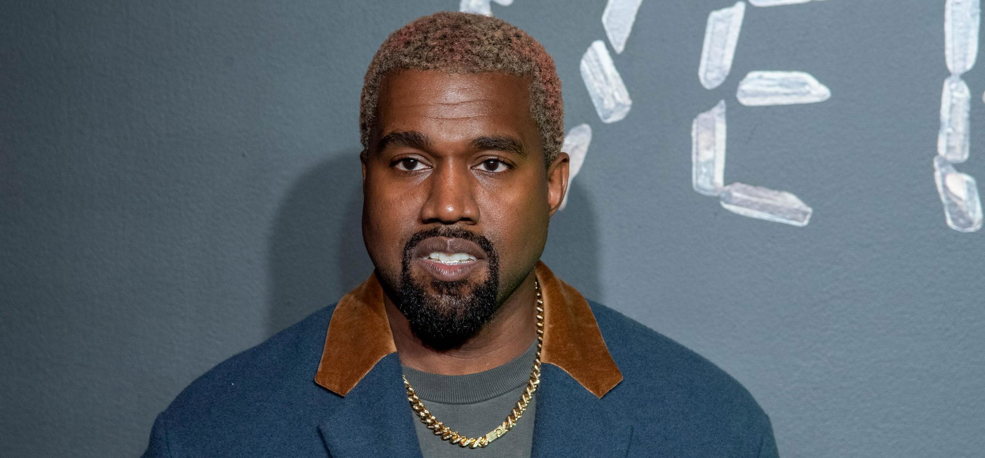 Kanye Westet beperelték, de az egyik Kardashian-lány már mellette kampányol