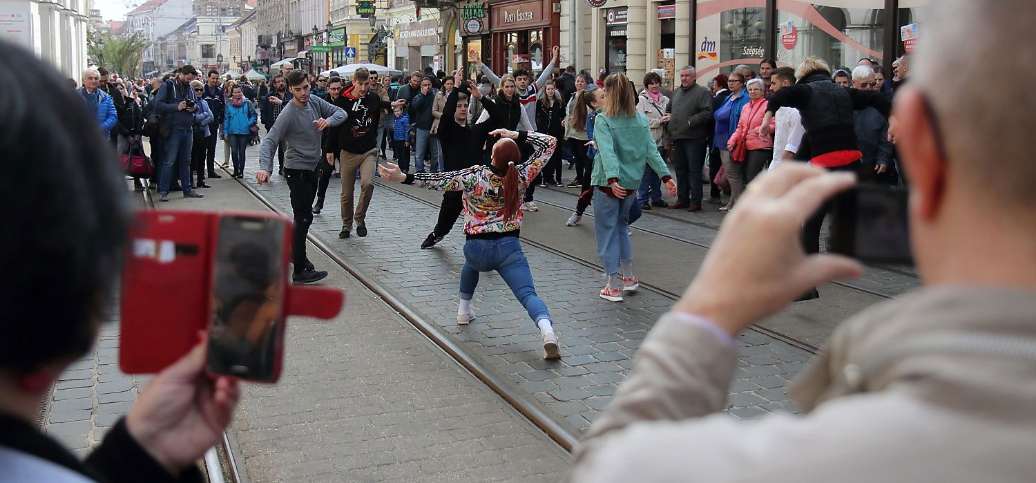 A Miskolci Balett flashmob akcióval harangozta be a Horizont fesztivált
