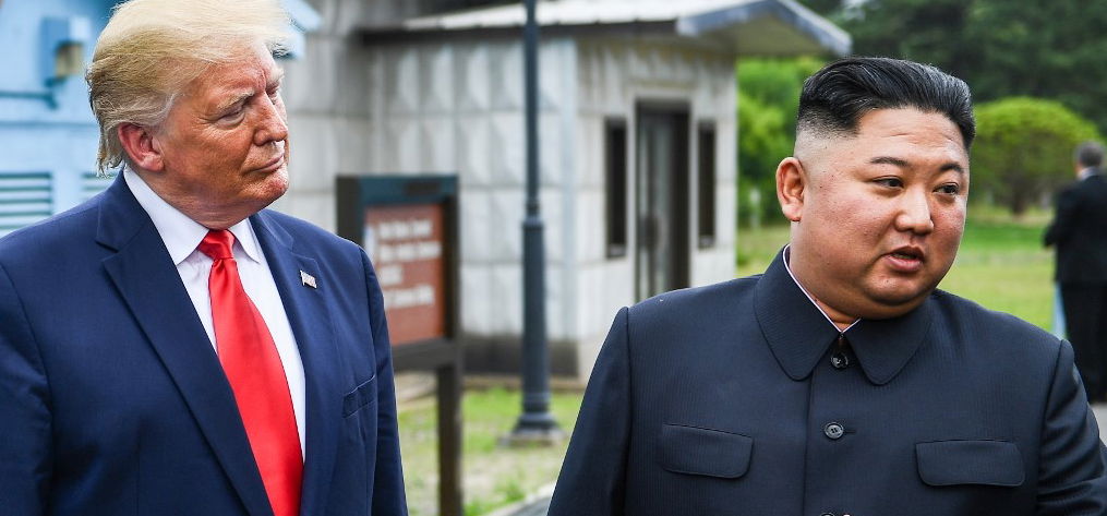 Trump Twitteren-üzent: mint a villám, történelmet írt – fotók, videó