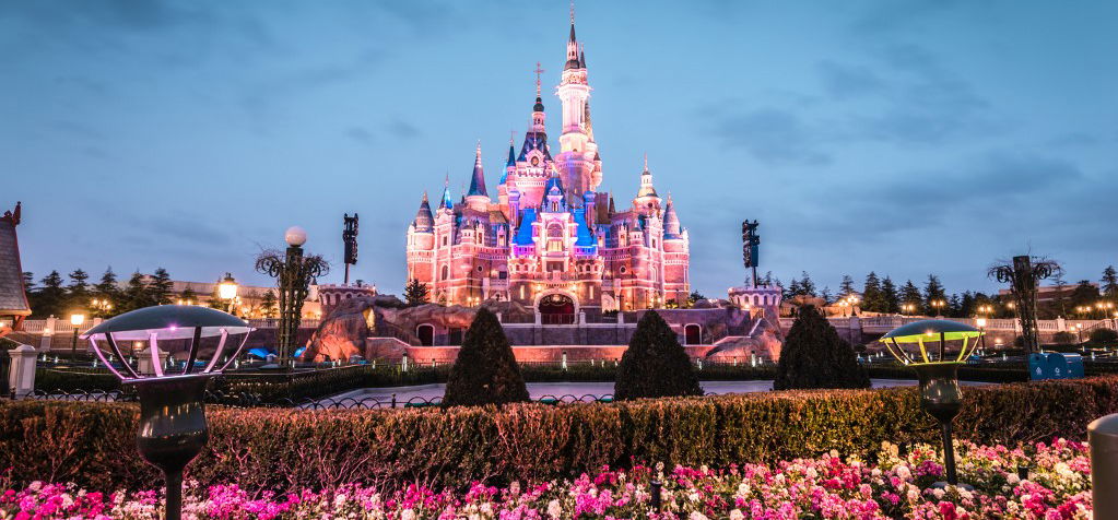 Férfi vert nőt, nő vert férfit: már Disneyland sem biztonságos – videó