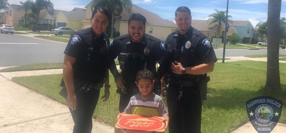 A 911-es számon pizzát rendelni öt évesen több mint vagányság