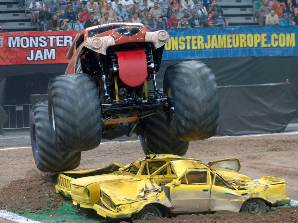 Olyan Monster Truck show-t mutatunk, hogy leesik az álla – videó