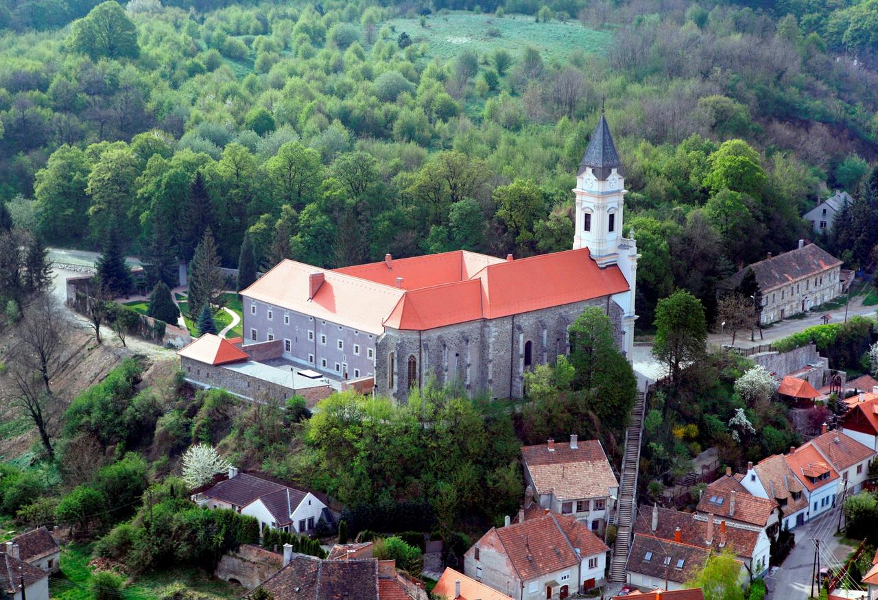 Sztálin freskó a soproni templomban – fotó