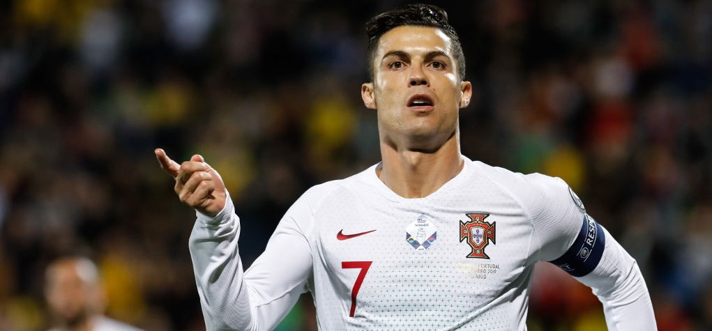 Ronaldo négy gólt lőtt és újabb elképesztő rekord közelébe jutott