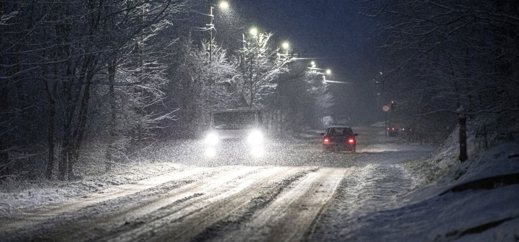 Megérkeztek az első fotók arról, ahogy az országot ellepi a hó