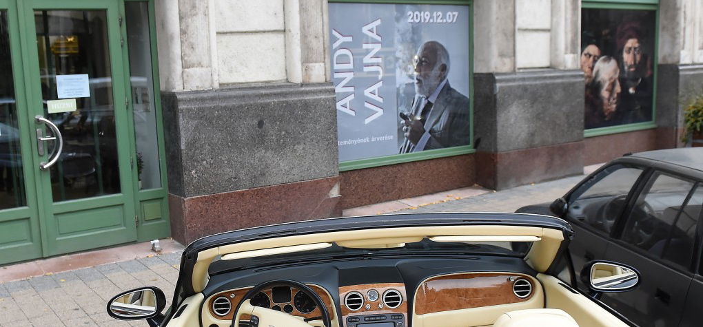 Megvették Andy Vajna luxusautóját, ám a Rambo-filmek kései senkinek sem kellettek