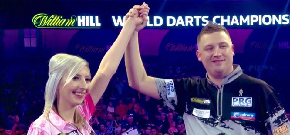 Véget ért Fallon Sherrock történelmi menetelése a darts-vb-n – videók