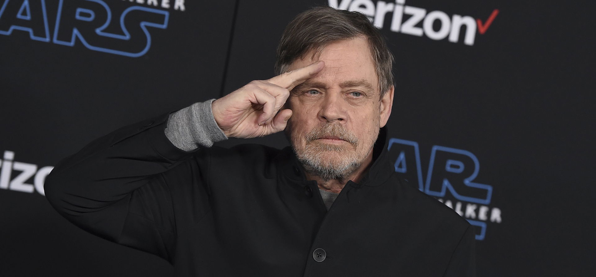 Mark Hamill-nek elege lett, törölte magát a Facebook-ról