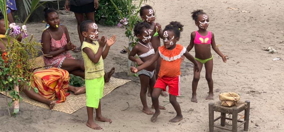 Zsolt utazása: a madagaszkári gyerekek és a vásári parádé – galéria
