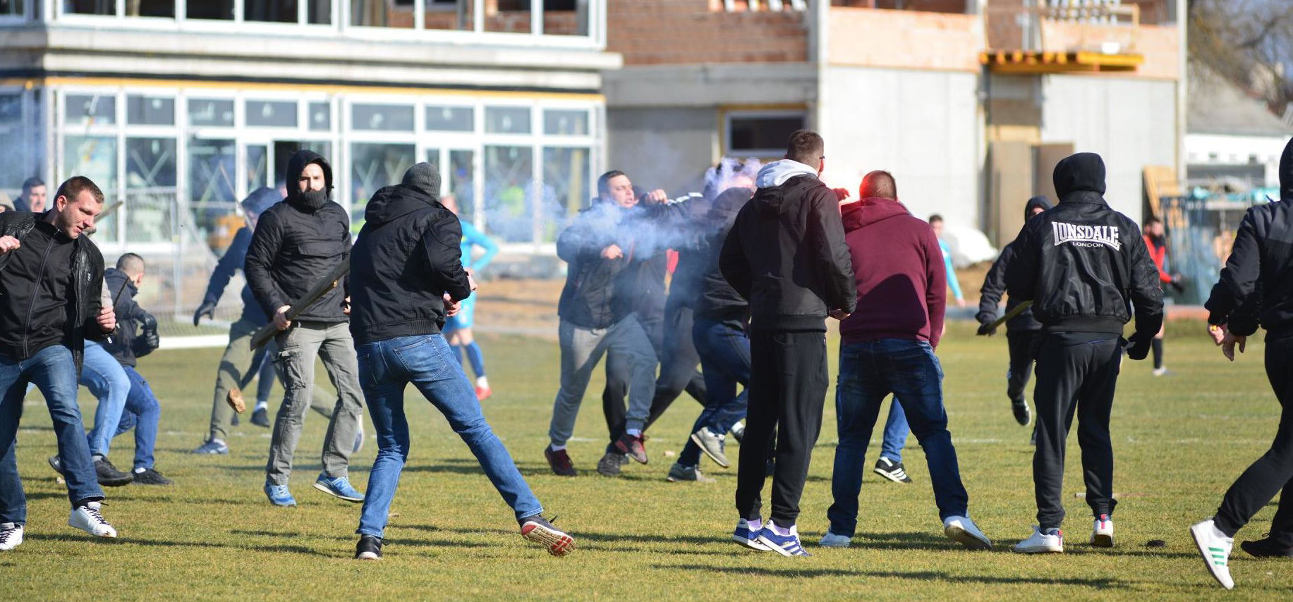 „Mindenki megijedt" – részletek a pécsi tömegverekedésről