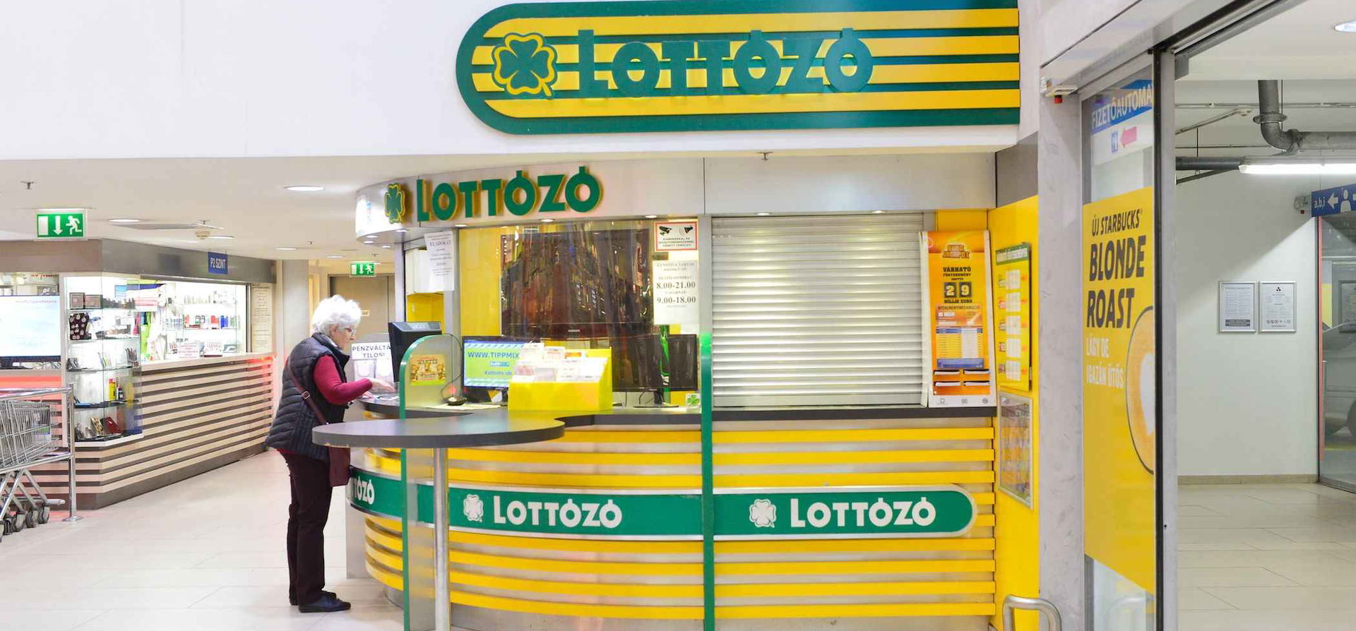 Jön a rekordnyeremény az ötösön, özönlenek az emberek a lottózókba