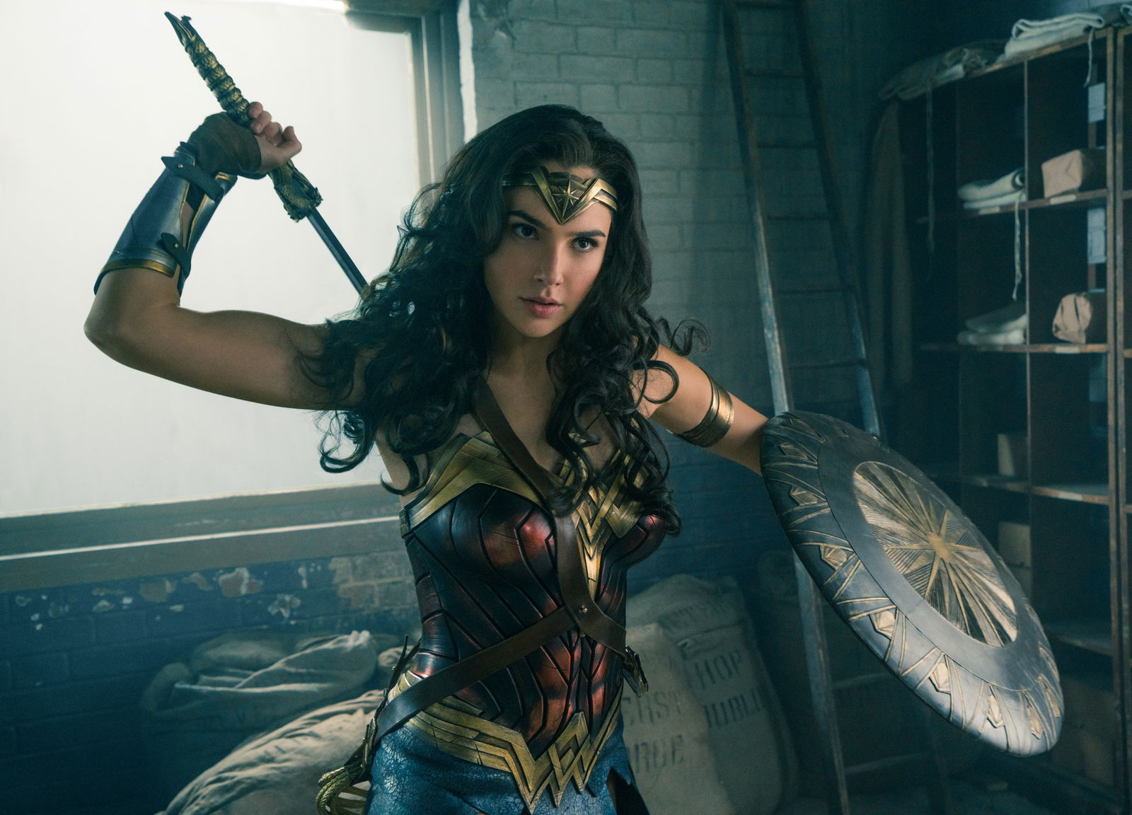 Bizony megtörtént: Wonder Woman meztelenre vetkőzött | Promotions.hu