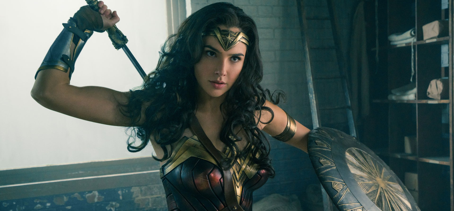 Bizony megtörtént: Wonder Woman meztelenre vetkőzött