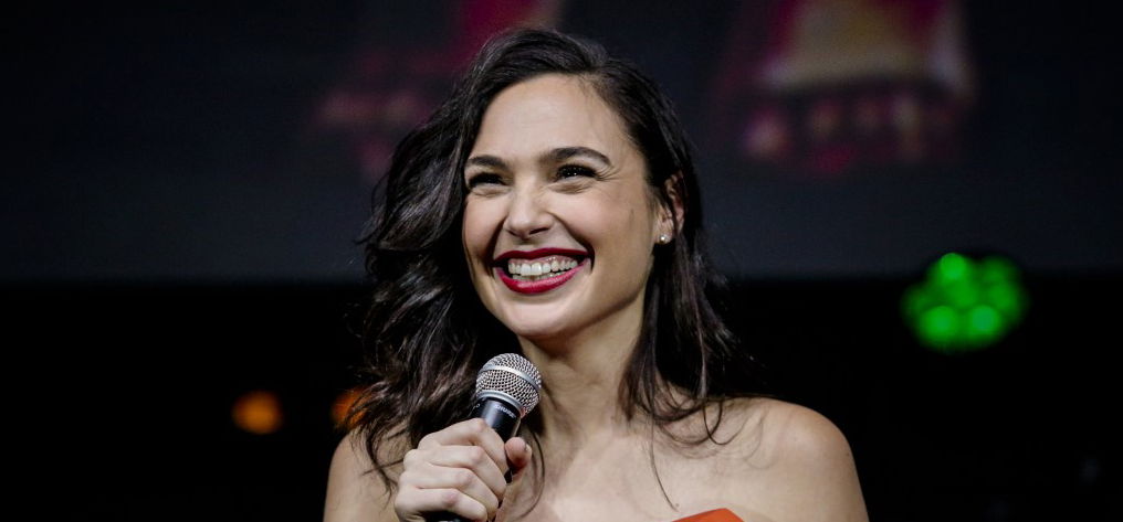 Gal Gadot terhesen zárt le egy háborút, és végzett egy istennel