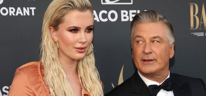 Alec Baldwin lánya a fenekét mutogatta instán, a színész nem hagyta szó nélkül