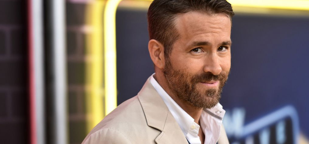 Ryan Reynolds sokkoló gondolata: vajon hogy nézne ki Dwayne Johnson frufruval?